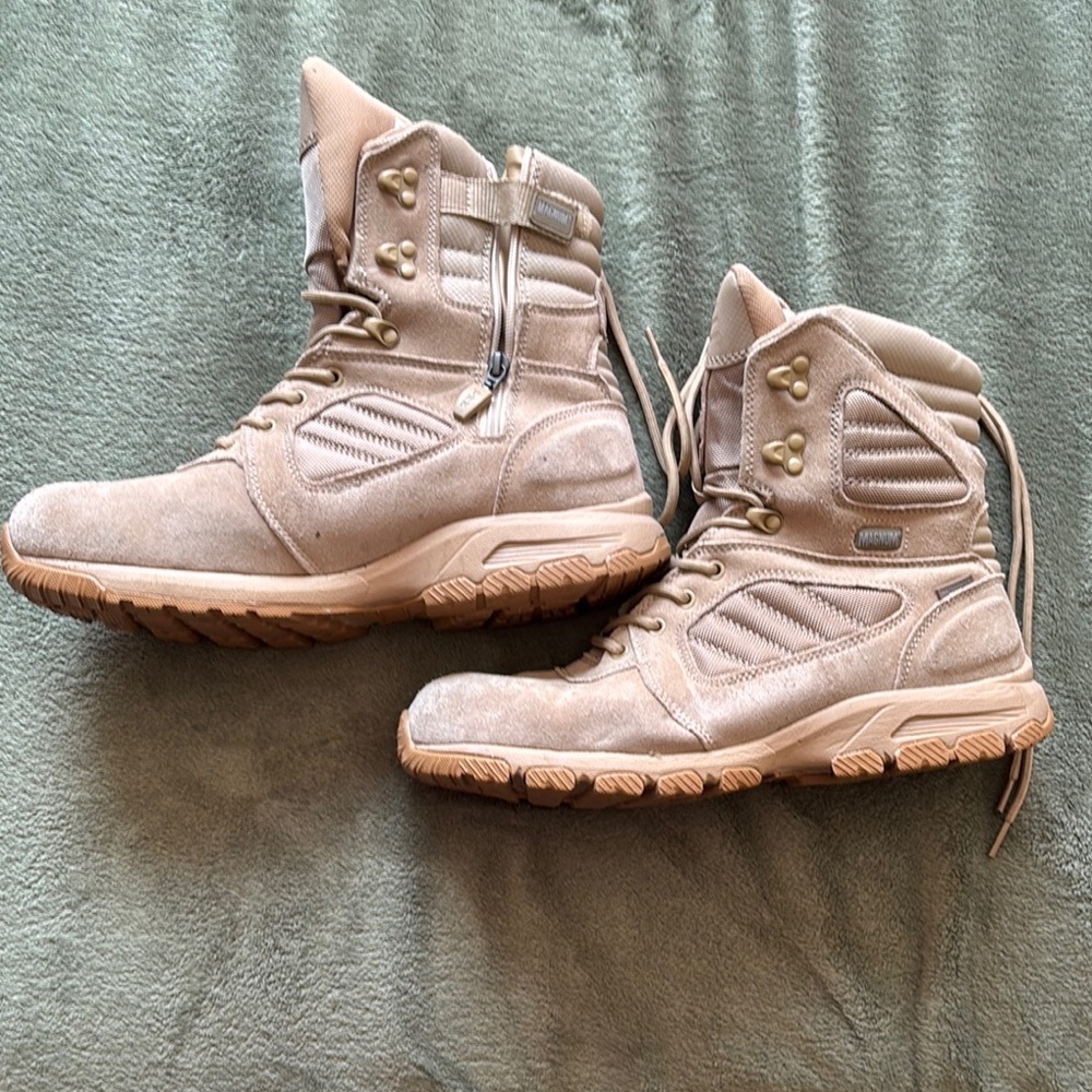 Sturdy Brown Tactical Boots Magnum